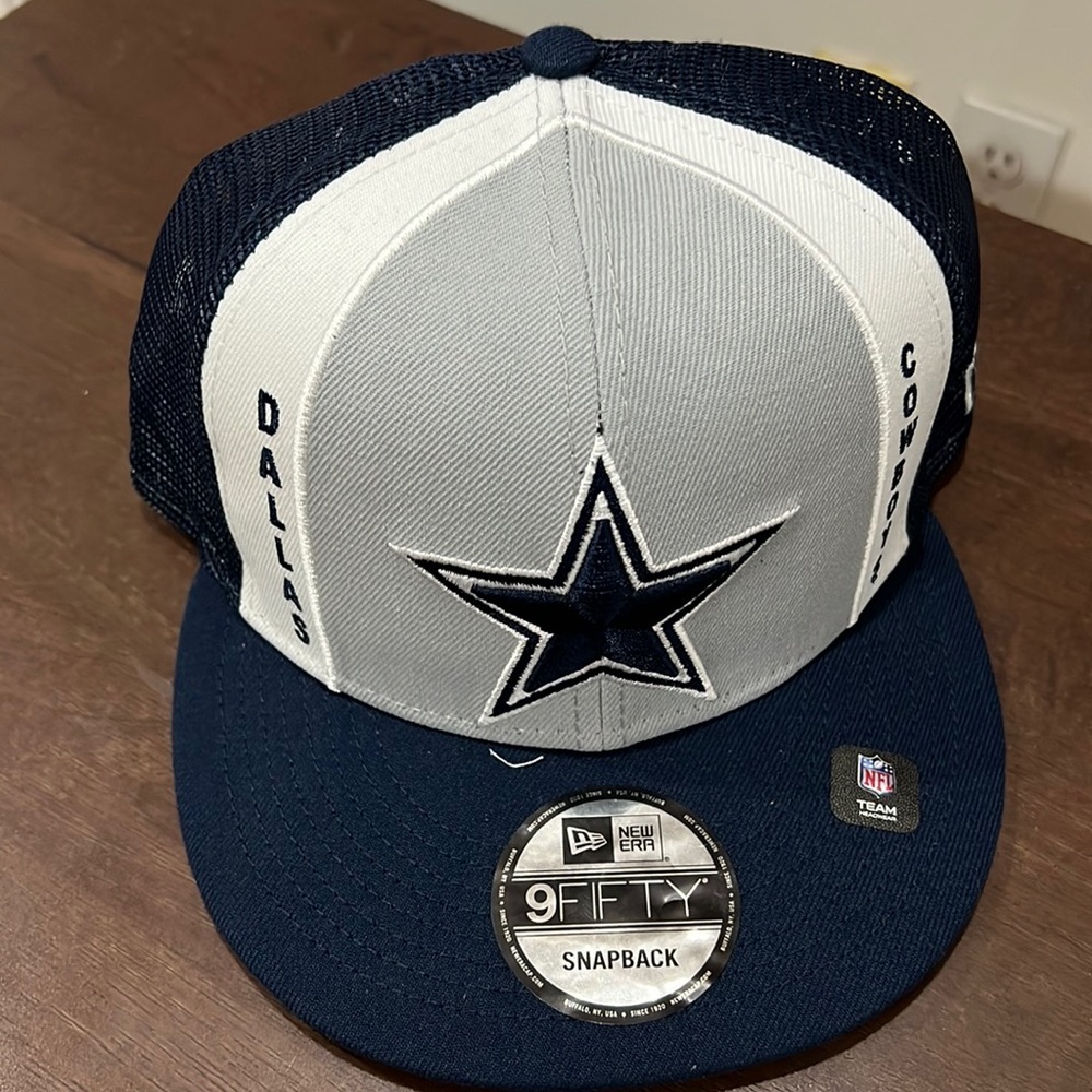 New Era Dallas Cowboys SnapBack (NWT) 9Fifty brand!  Breathable & Adjustable